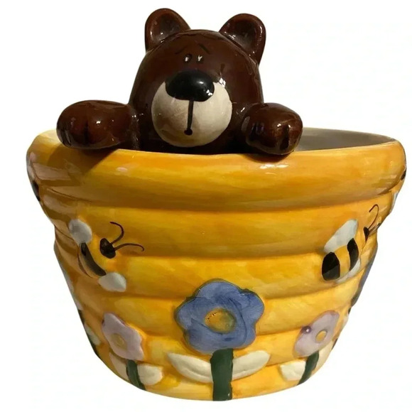 Adorable little bear planter, candy dish, key dish etc. - Picture 1 of 9